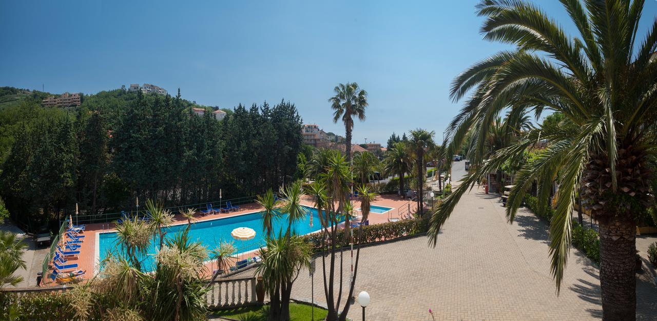 Campeggio Pian Dei Boschi Pietra Ligure Buitenkant foto