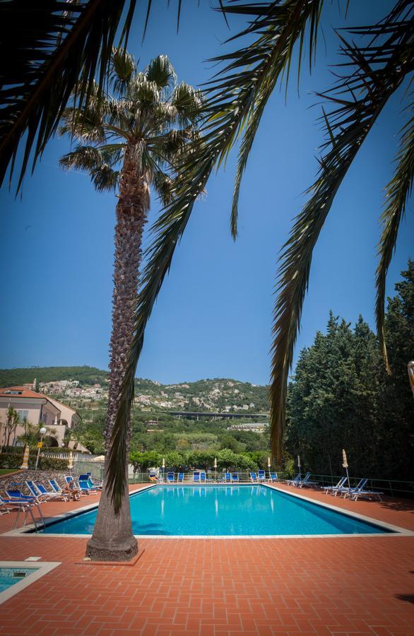 Campeggio Pian Dei Boschi Pietra Ligure Buitenkant foto